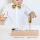 Mesa Montessori em madeira com chave de fendas
