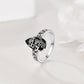 💍60% DE DESCONTO AGORA! 🌿 Anel com motivo floral vintage – Pedra preta em forma de lágrima, detalhes brilhantes e banda com aberturas ✨