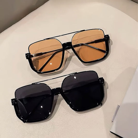 Óculos de sol modernos com lentes coloridas e leves